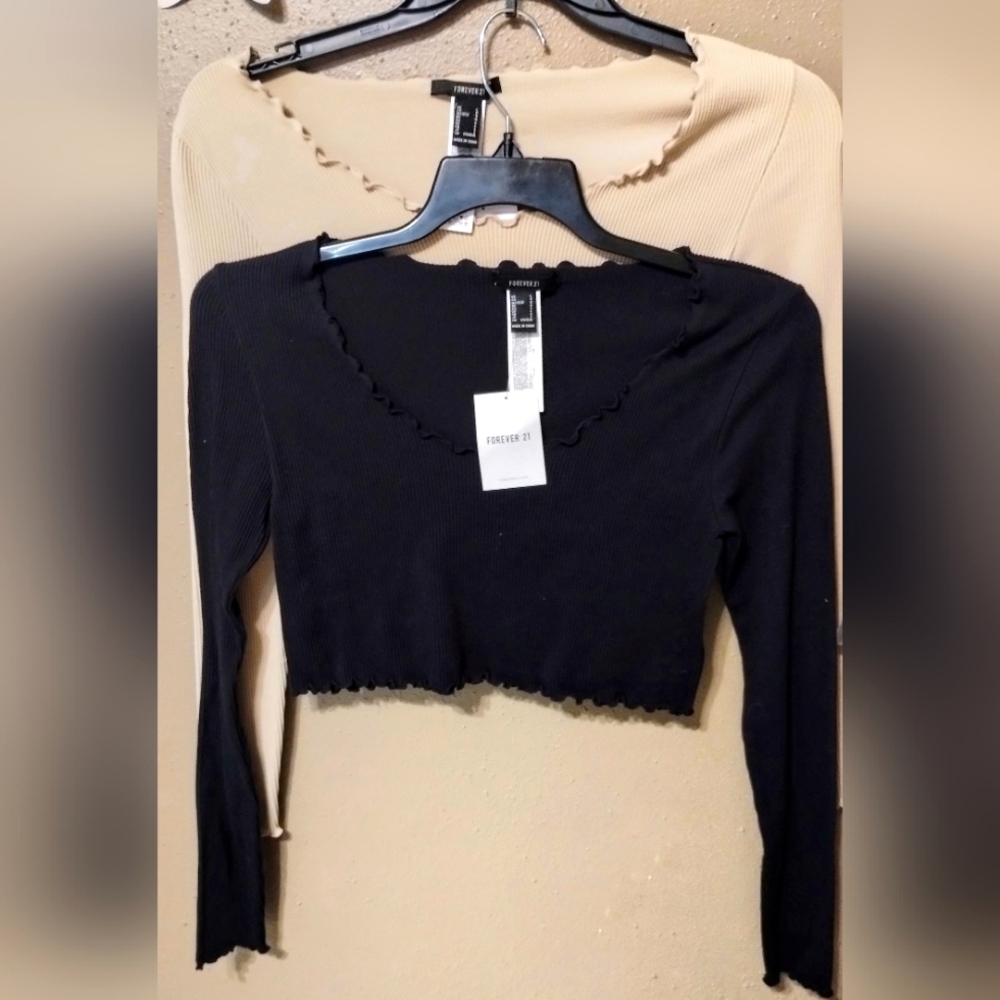 Forever 21- long sleeve crop top set of two- size lg